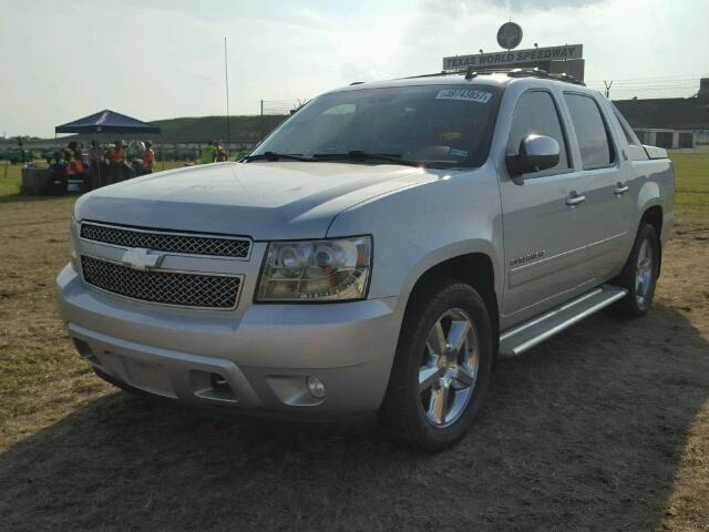 3GNMCGE01DG259485 - 2013 CHEVROLET AVALANCHE SILVER photo 2