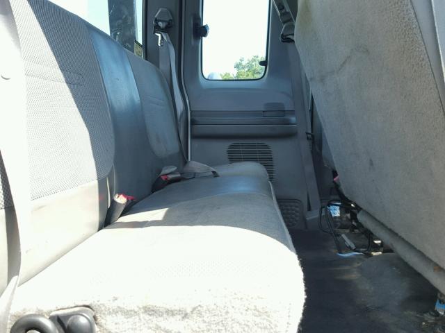 3FRNX65F55V139642 - 2005 FORD F650 SUPER WHITE photo 6