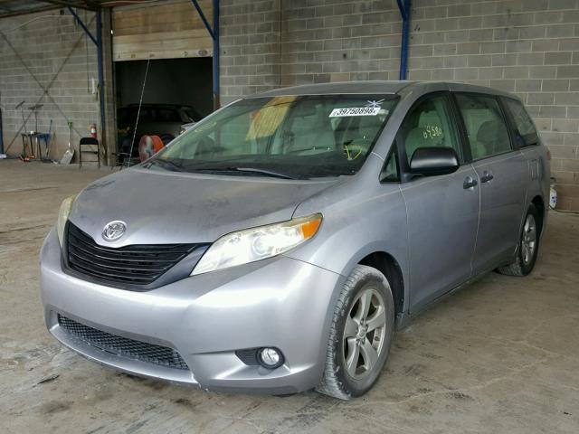 5TDZK3DC1CS188729 - 2012 TOYOTA SIENNA BAS GRAY photo 2