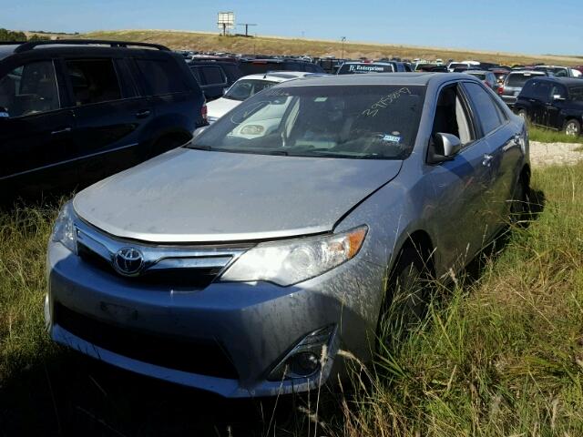 4T4BF1FK8ER356249 - 2014 TOYOTA CAMRY SILVER photo 2