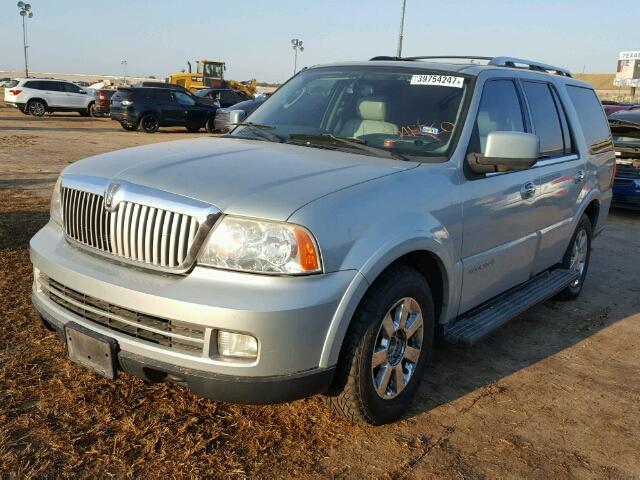 5LMFU27505LJ05826 - 2005 LINCOLN NAVIGATOR SILVER photo 2