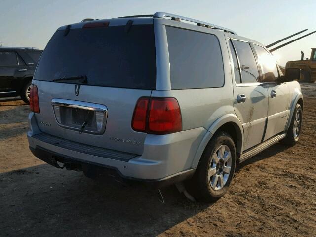 5LMFU27505LJ05826 - 2005 LINCOLN NAVIGATOR SILVER photo 4