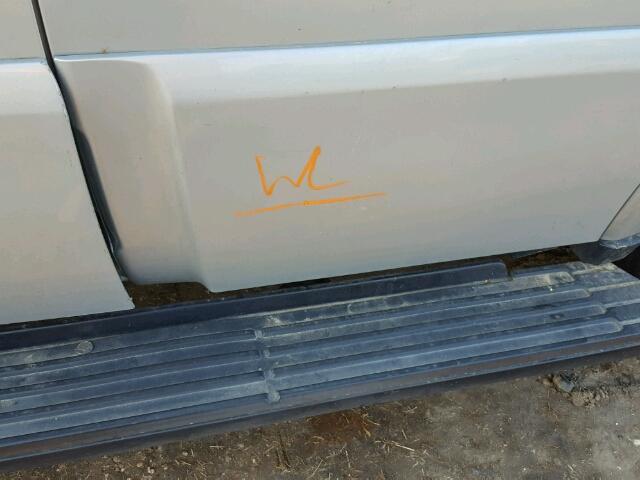 5LMFU27505LJ05826 - 2005 LINCOLN NAVIGATOR SILVER photo 9