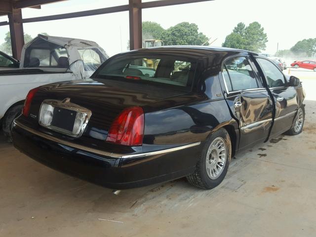 1LNHM83W6YY873377 - 2000 LINCOLN TOWN CAR C BLACK photo 4