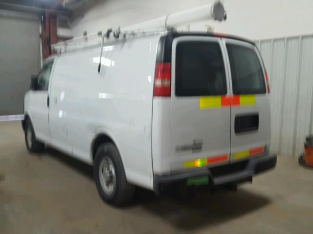 1GCWGFCB2C1117468 - 2012 CHEVROLET EXPRESS G2 WHITE photo 3