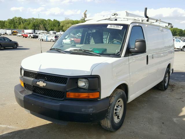 1GCWGFCB3C1116183 - 2012 CHEVROLET EXPRESS G2 WHITE photo 2