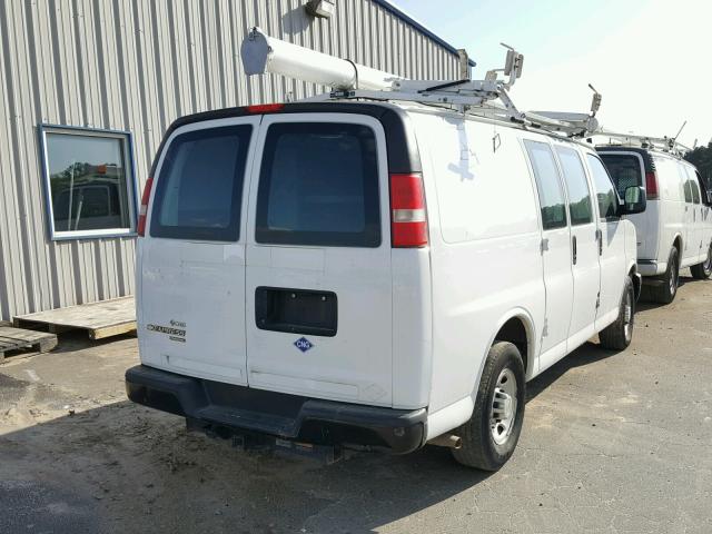 1GCWGFCB3C1116183 - 2012 CHEVROLET EXPRESS G2 WHITE photo 4