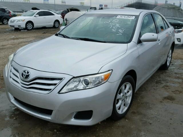 4T1BF3EK7BU771453 - 2011 TOYOTA CAMRY BASE SILVER photo 2