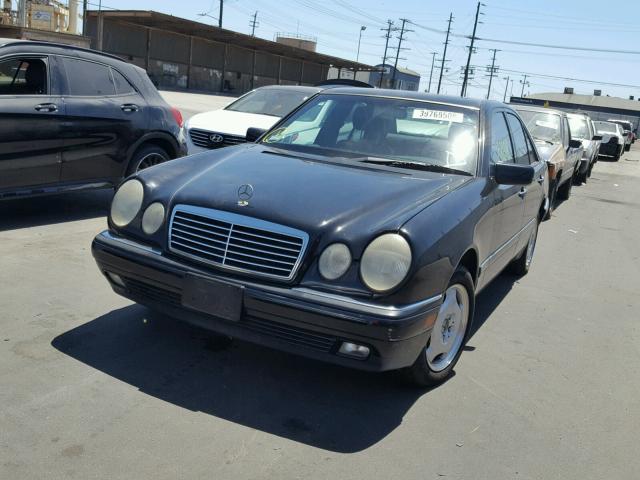 WDBJF72F0VA465598 - 1997 MERCEDES-BENZ E 420 BLACK photo 2