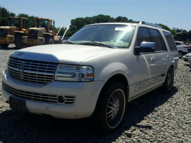 5LMFU285X8LJ13628 - 2008 LINCOLN NAVIGATOR WHITE photo 2