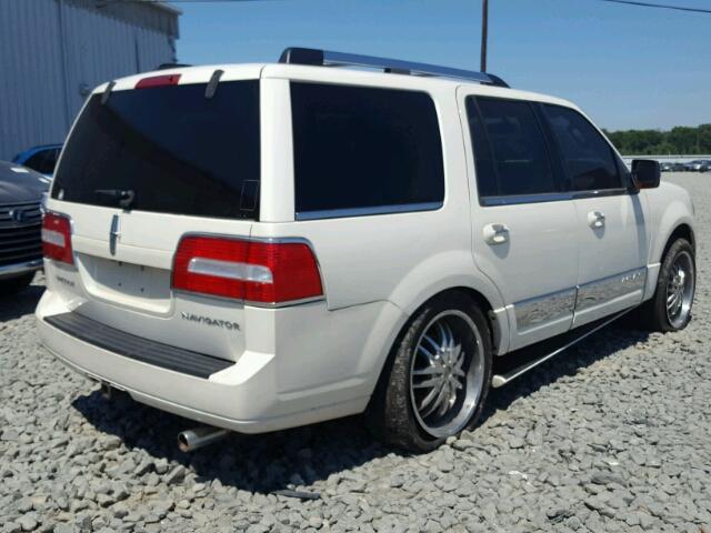 5LMFU285X8LJ13628 - 2008 LINCOLN NAVIGATOR WHITE photo 4