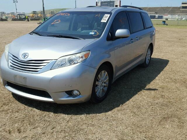 5TDYK3DC8BS089609 - 2011 TOYOTA SIENNA SILVER photo 2