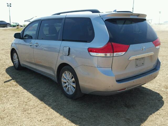 5TDYK3DC8BS089609 - 2011 TOYOTA SIENNA SILVER photo 3