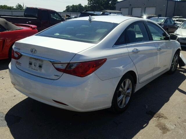 5NPEC4AC0BH192085 - 2011 HYUNDAI SONATA SE WHITE photo 4