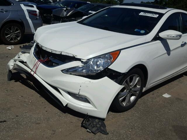 5NPEC4AC0BH192085 - 2011 HYUNDAI SONATA SE WHITE photo 9