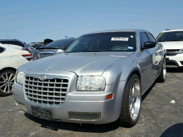 2C3KA43R57H807390 - 2007 CHRYSLER 300 SILVER photo 2