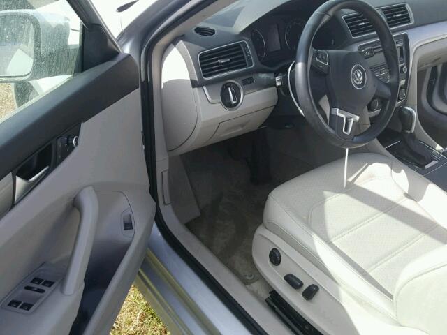 1VWAS7A39FC033115 - 2015 VOLKSWAGEN PASSAT S ვერცხლისფერი ფოტო 9