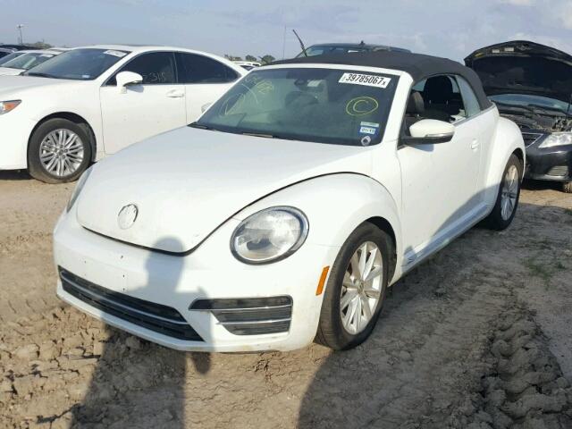 3VW517AT2HM807582 - 2017 VOLKSWAGEN BEETLE WHITE photo 2