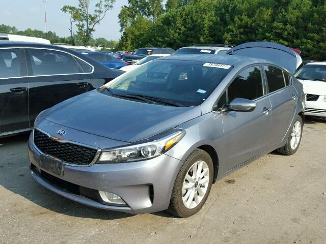 3KPFL4A72HE021066 - 2017 KIA FORTE LX GRAY photo 2