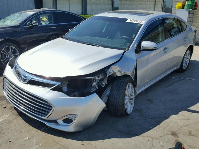 4T1BK1EB7DU046230 - 2013 TOYOTA AVALON BAS Silber Foto 2