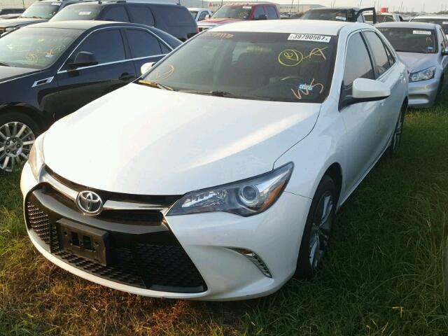 4T1BF1FK6GU155561 - 2016 TOYOTA CAMRY LE 白色 照片 2