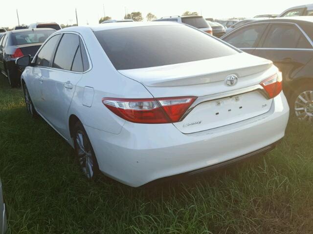 4T1BF1FK6GU155561 - 2016 TOYOTA CAMRY LE WHITE photo 3