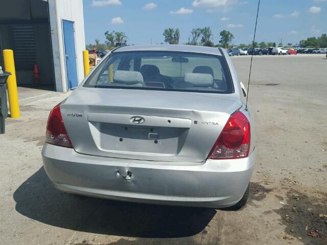 KMHDN46D94U712957 - 2004 HYUNDAI ELANTRA SILVER photo 9