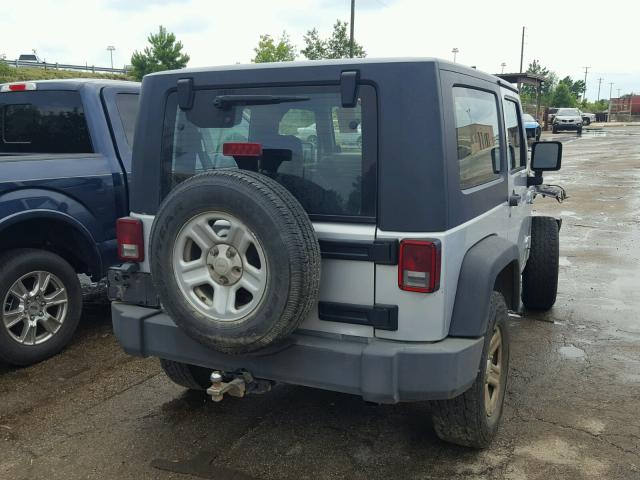 1J4FZ24108L570020 - 2008 JEEP WRANGLER X SILVER photo 4