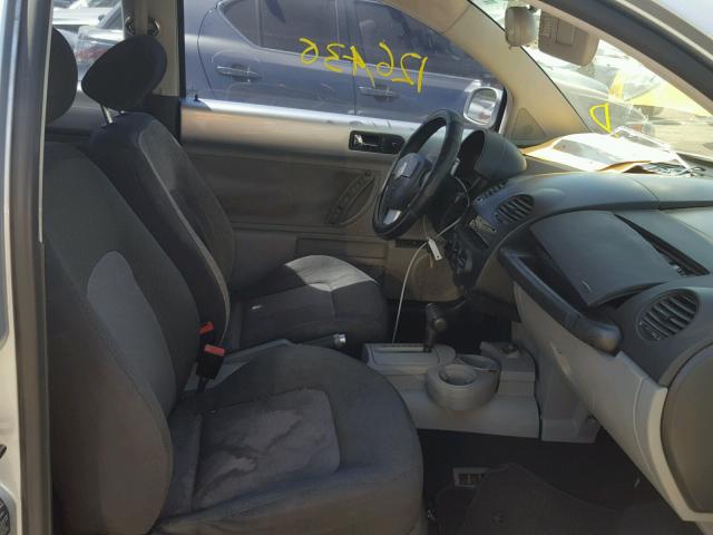 3VWBK21C43M431267 - 2003 VOLKSWAGEN NEW BEETLE ვერცხლისფერი ფოტო 5