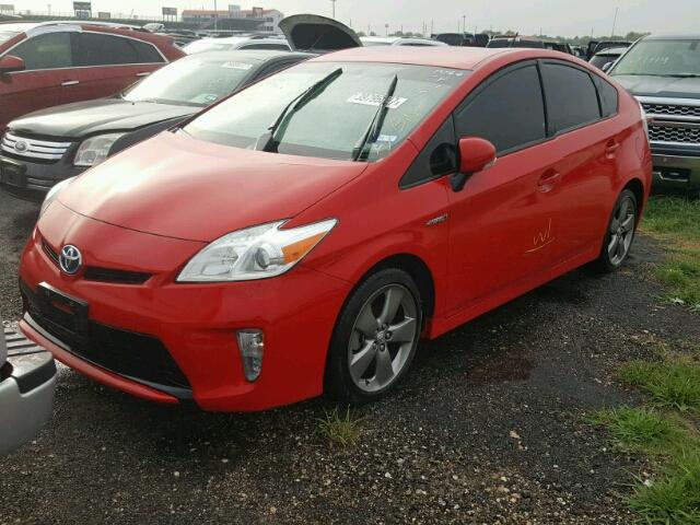 JTDKN3DU3F0427660 - 2015 TOYOTA PRIUS RED photo 2