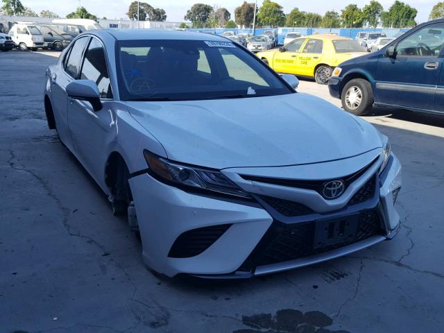 4T1B61HK7JU118524 - 2018 TOYOTA CAMRY XSE WHITE photo 1