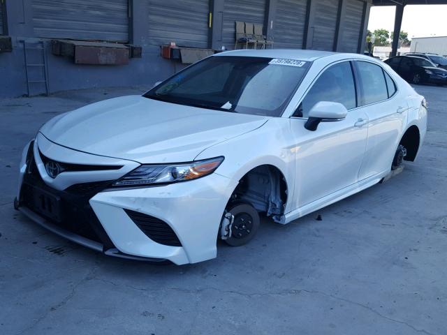 4T1B61HK7JU118524 - 2018 TOYOTA CAMRY XSE WHITE photo 2