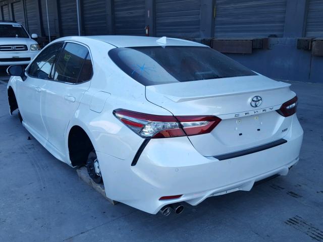 4T1B61HK7JU118524 - 2018 TOYOTA CAMRY XSE WHITE photo 3