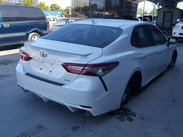 4T1B61HK7JU118524 - 2018 TOYOTA CAMRY XSE WHITE photo 4