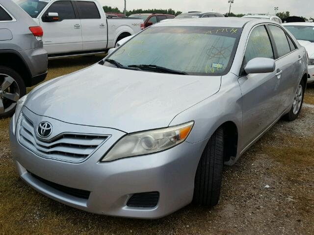 4T1BF3EK1BU118231 - 2011 TOYOTA CAMRY BASE SILVER photo 2