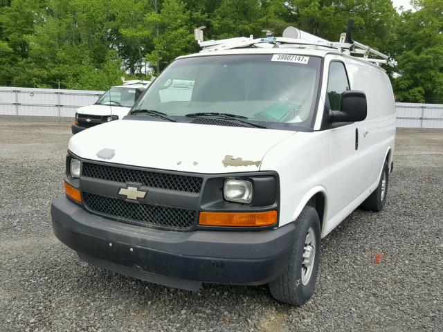 1GCWGFCB9C1115667 - 2012 CHEVROLET EXPRESS G2 WHITE photo 2