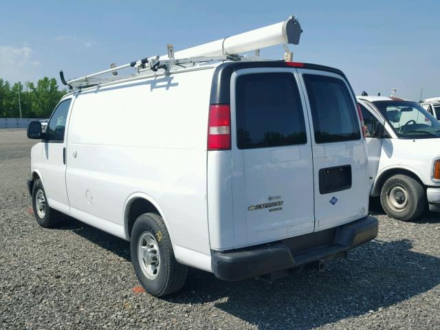 1GCWGFCB9C1115961 - 2012 CHEVROLET EXPRESS G2 WHITE photo 3