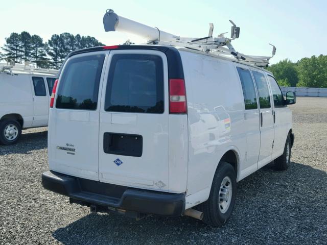 1GCWGFCB9C1115961 - 2012 CHEVROLET EXPRESS G2 WHITE photo 4