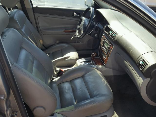 WVWRH63B54P100835 - 2004 VOLKSWAGEN PASSAT GLX 灰色 照片 5