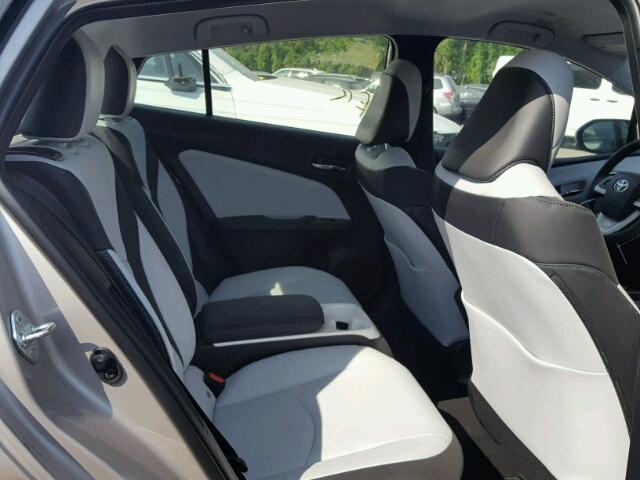 JTDKARFP9J3071163 - 2018 TOYOTA PRIUS PRIM 银色 照片 6