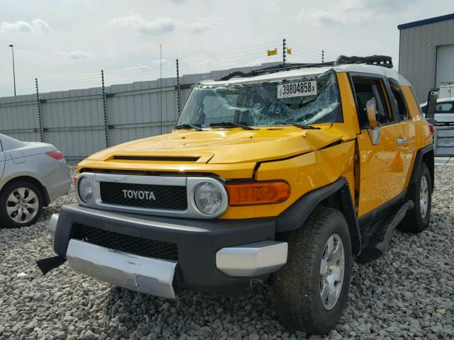 JTEBU11F170038865 - 2007 TOYOTA FJ CRUISER YELLOW photo 2