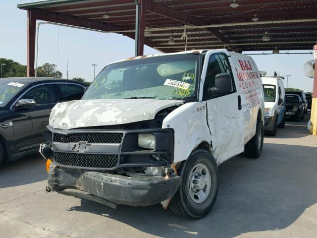 1GCGG25VX71240820 - 2007 CHEVROLET EXPRESS G2 WHITE photo 2