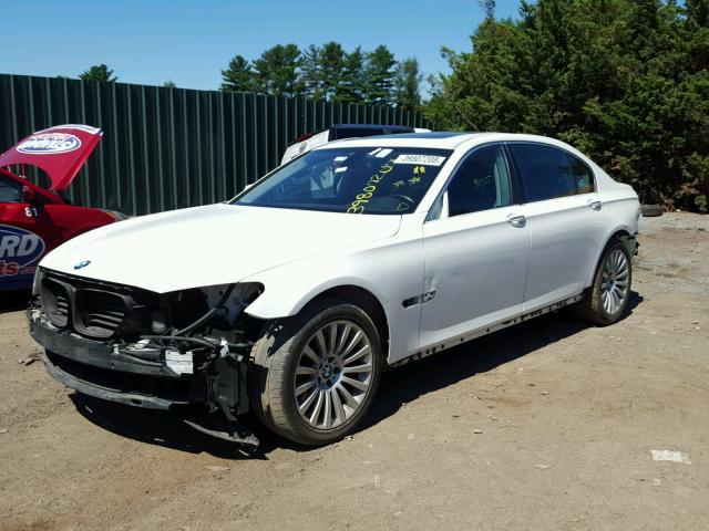 WBAKC8C58BC432341 - 2011 BMW 750XIA WHITE photo 2