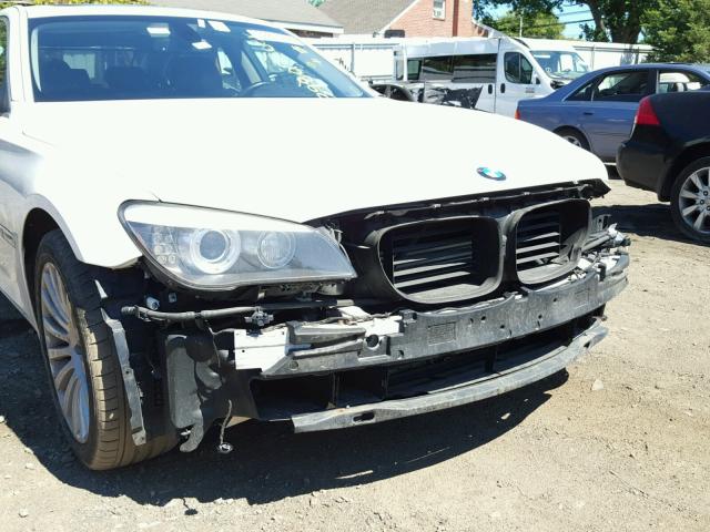 WBAKC8C58BC432341 - 2011 BMW 750XIA WHITE photo 9