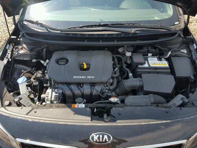 3KPFL4A70JE224026 - 2018 KIA FORTE LX BLACK photo 7