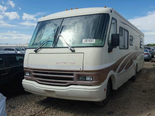 3FCMF53G7RJB09119 - 1995 PACE MOTORHOME CREAM photo 2