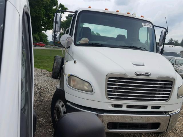 1FVACXBSX8HY85019 - 2008 FREIGHTLINER M2 106 MED WHITE photo 1
