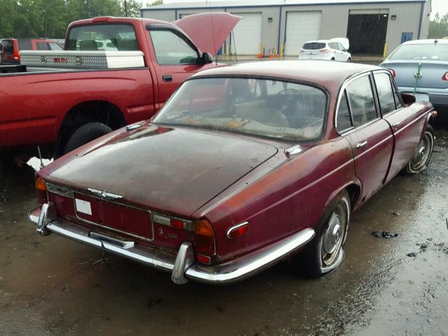 1G50932DN - 1972 JAGUAR XJ6 RED photo 4