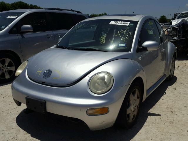 3VWCB21C51M435507 - 2001 VOLKSWAGEN NEW BEETLE 银色 照片 2
