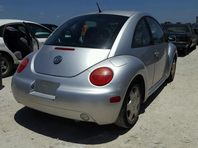 3VWCB21C51M435507 - 2001 VOLKSWAGEN NEW BEETLE 银色 照片 4